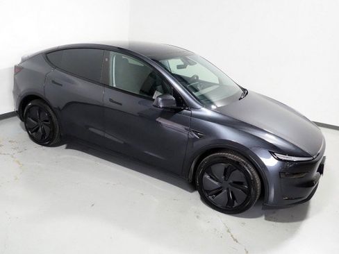 Used 2026 Tesla Model Y 2WD image 13