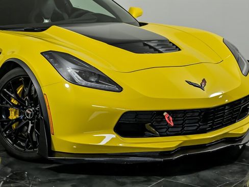 Used 2015 Chevrolet Corvette Z06 w/ 3LZ Preferred Equipment Group RWD image 2