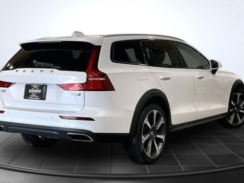 Certified 2021 Volvo V60 T5 Cross Country w/ Climate Package AWD/4WD image 3