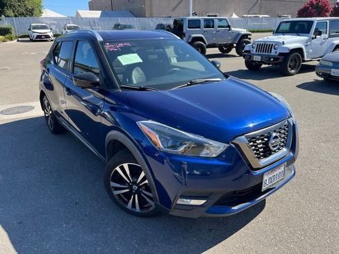 Used 2019 Nissan Kicks SR w/ SR Premium Package FWD image 3