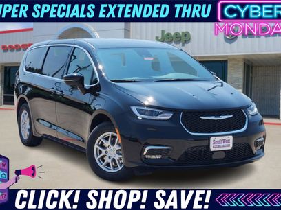 New 2026 Chrysler Pacifica Select