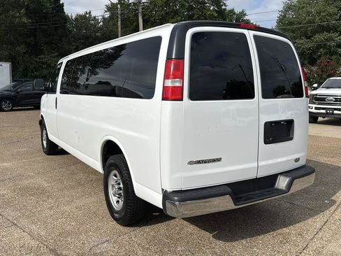 Used 2018 Chevrolet Express 3500 LT w/ LT Preferred Equipment Group RWD image 6