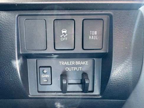 Used 2018 Toyota Tundra SR5 w/ SR5 Upgrade Package AWD/4WD image 31