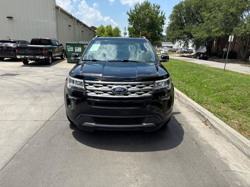 Used 2018 Ford Explorer XLT w/ Equipment Group 202A FWD image 5