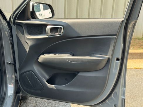 Used 2021 Hyundai Venue SE FWD image 35