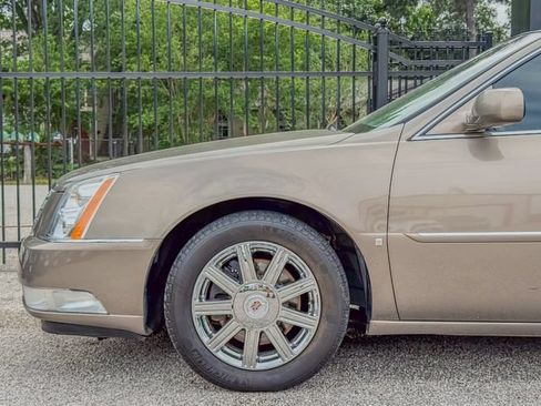Used 2007 Cadillac DTS Luxury II FWD image 28