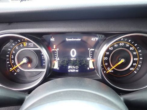 Used 2019 Jeep Wrangler Unlimited Sahara w/ Quick Order Package 24M Moab image 29