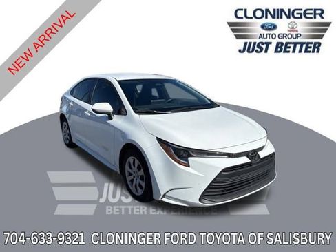 Used 2023 Toyota Corolla LE image 1