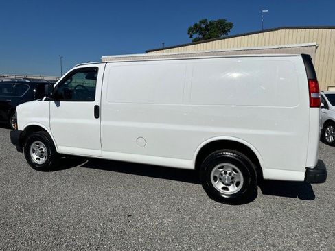 Used 2020 Chevrolet Express 3500 w/ Driver Convenience Package RWD image 14