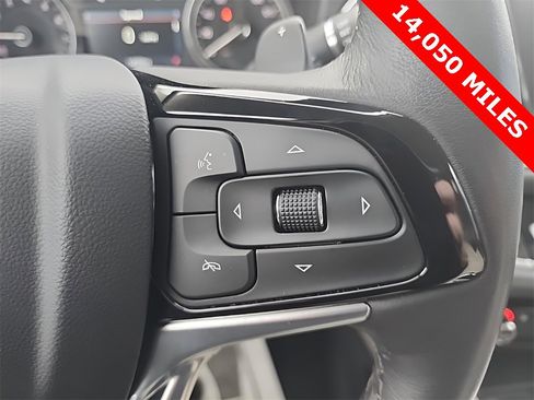 Used 2023 Buick Enclave Essence image 15