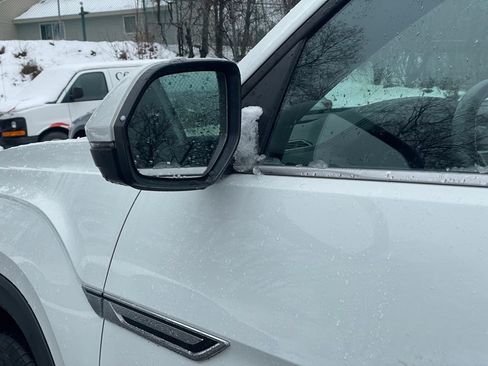 Used 2022 Volkswagen Atlas Cross Sport SE image 25