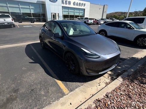 Used 2022 Tesla Model Y Performance image 3