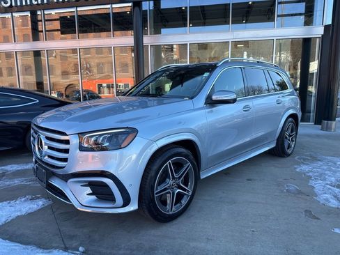 Certified 2025 Mercedes-Benz GLS 450 4MATIC image 4
