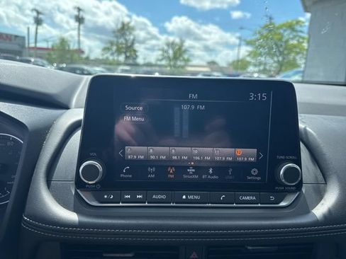 Used 2024 Nissan Rogue S AWD/4WD image 17