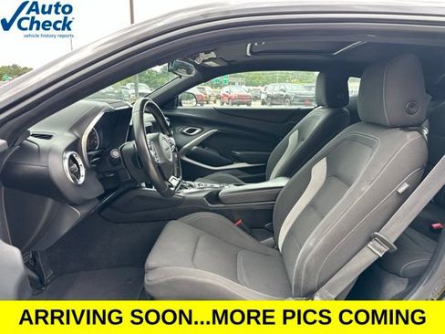 Used 2023 Chevrolet Camaro LT RWD image 9