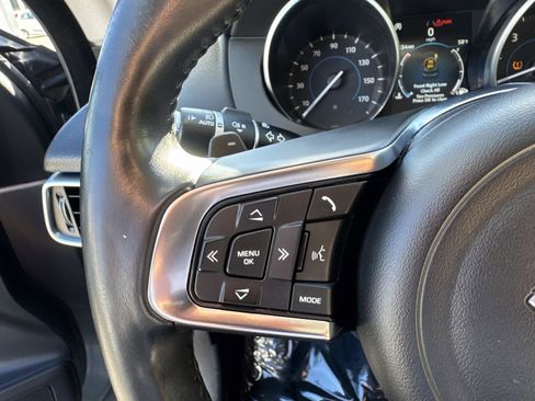 Used 2018 Jaguar F-PACE Prestige image 18