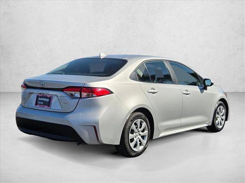 Used 2024 Toyota Corolla LE image 5