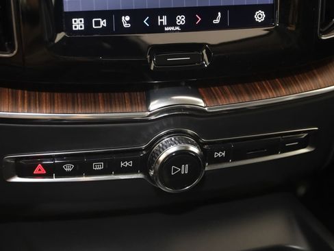 Used 2023 Volvo XC60 B5 Plus w/ Climate Package image 30