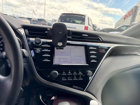 Used 2018 Toyota Camry LE FWD image 13