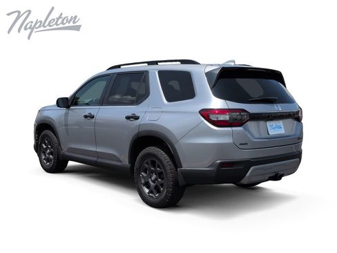 Used 2025 Honda Pilot TrailSport image 3