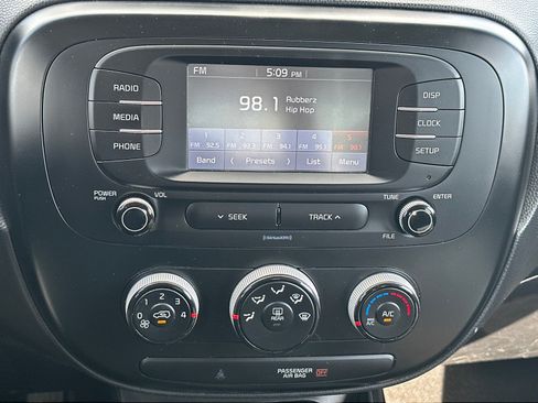 Used 2019 Kia Soul FWD image 12
