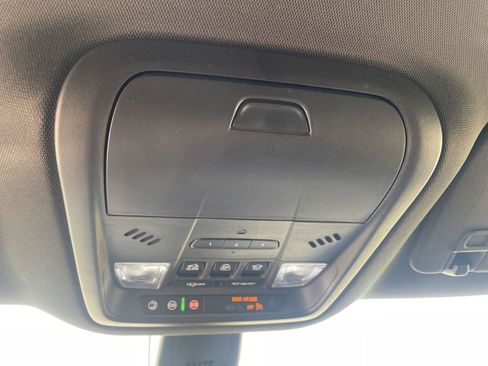 Used 2022 Buick Enclave Avenir w/ Avenir Technology Package image 23