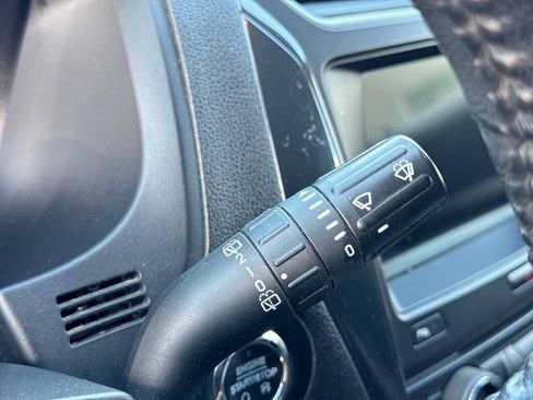 Used 2018 Ford Explorer XLT w/ Equipment Group 202A AWD/4WD image 26