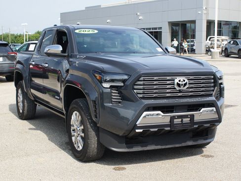 Used 2025 Toyota Tacoma Limited AWD/4WD image 24