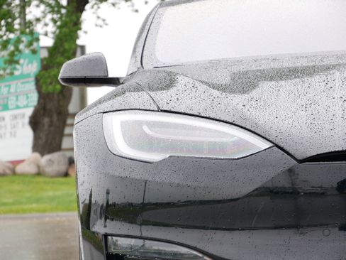 Used 2022 Tesla Model S AWD/4WD image 16