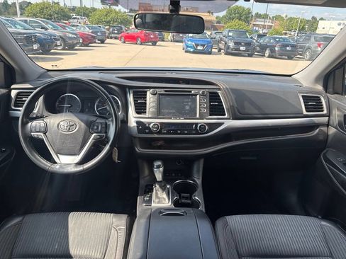 Used 2016 Toyota Highlander LE AWD/4WD image 31