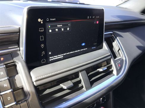 Used 2024 GMC Yukon XL SLT w/ SLT Luxury Package image 16