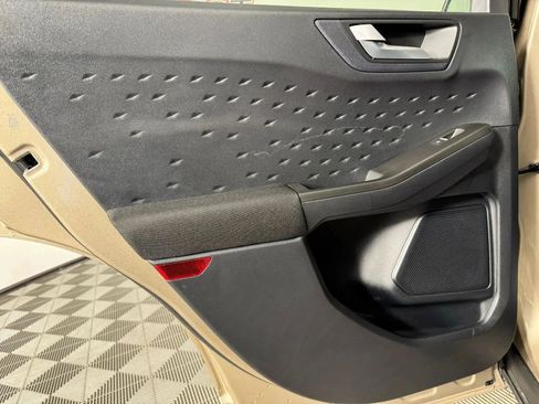 Used 2020 Ford Escape SE image 41