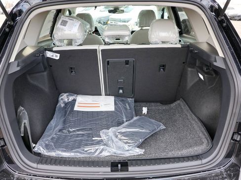 Certified 2025 Volkswagen Taos SE image 31