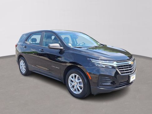 Certified 2024 Chevrolet Equinox LS w/ Driver Confidence II Package FWD image 3