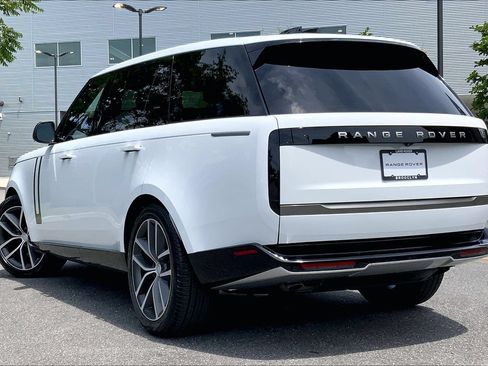 Used 2025 Land Rover Range Rover Long Wheelbase SE AWD/4WD image 11