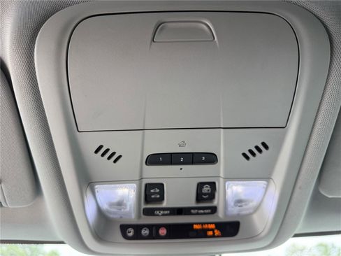 Used 2021 Chevrolet Blazer LT w/ Sound & Technology Package FWD image 21
