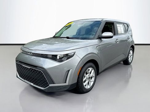 Used 2024 Kia Soul LX w/ Option Group 015 FWD image 3
