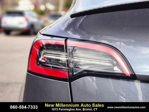 Used 2023 Tesla Model Y Long Range image 9