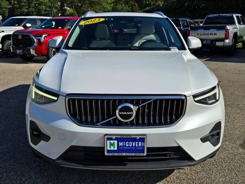 Used 2023 Volvo XC40 B5 Plus AWD/4WD image 9
