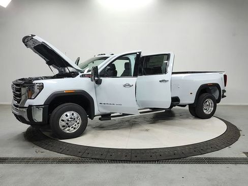 New 2026 GMC Sierra 3500 SLT w/ SLT Convenience Package AWD/4WD image 11