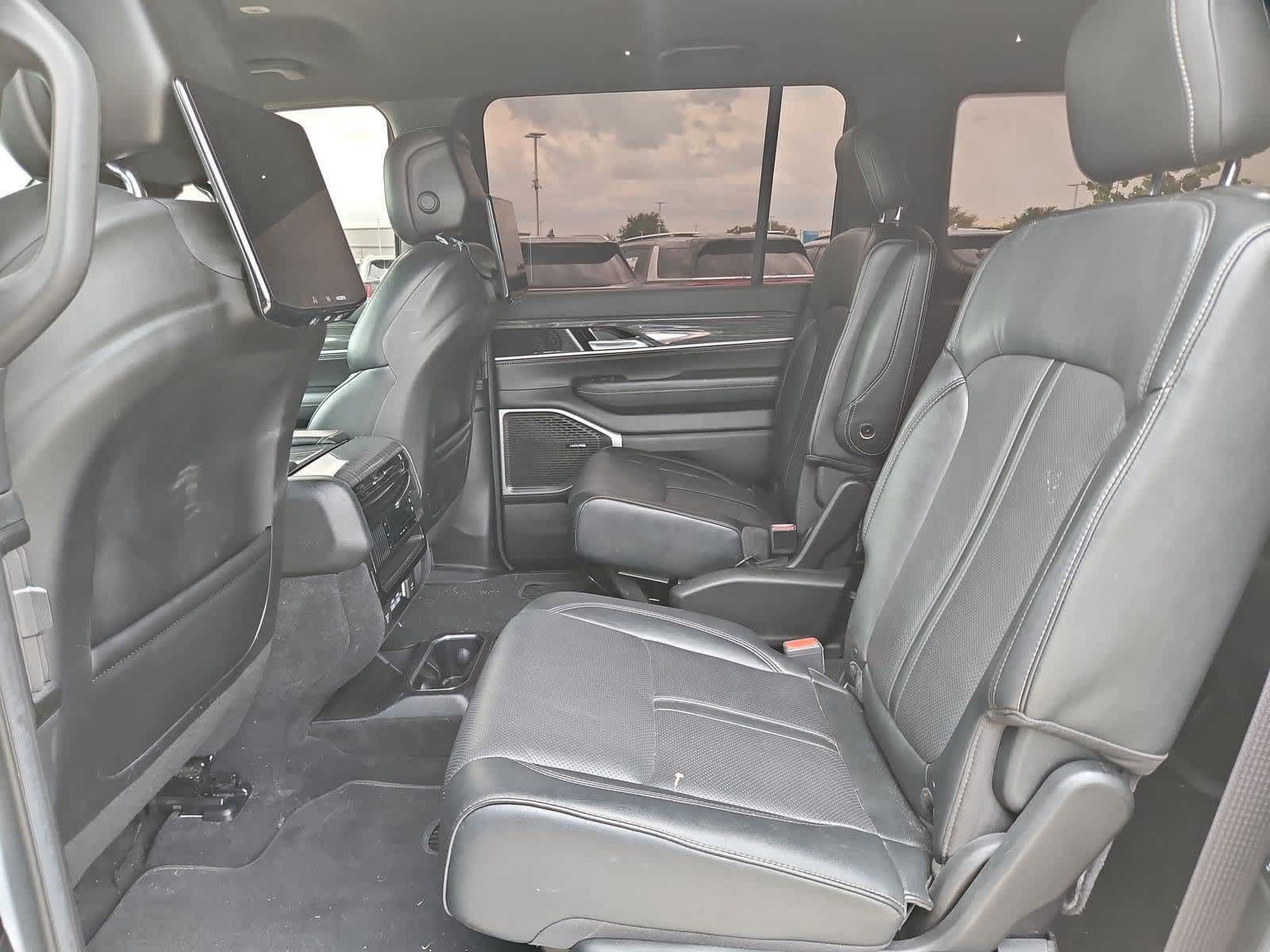 Used 2022 Jeep Wagoneer Series III w/ Rear Seat Video Group 1 AWD/4WD image 18