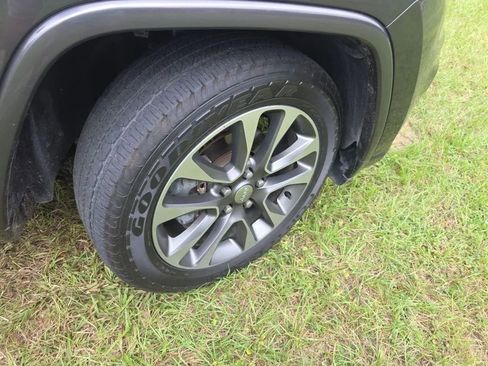 Used 2018 Jeep Grand Cherokee Overland w/ Interior Metal Package image 25