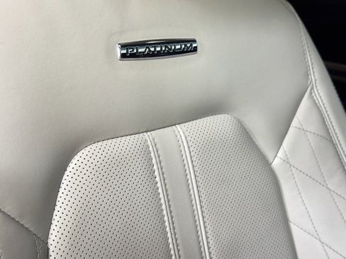 Used 2018 Ford Expedition Platinum RWD image 42