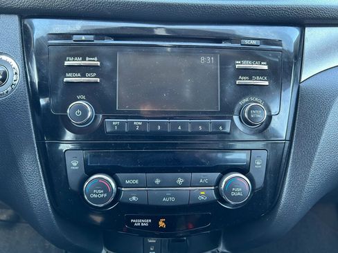 Used 2015 Nissan Rogue SV image 18