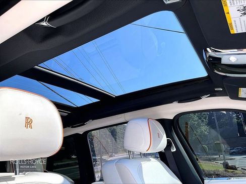 Used 2022 Rolls-Royce Cullinan Black Badge w/ Dark Exterior Package AWD/4WD image 21