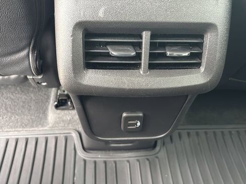 Used 2024 Chevrolet Equinox LT FWD image 16