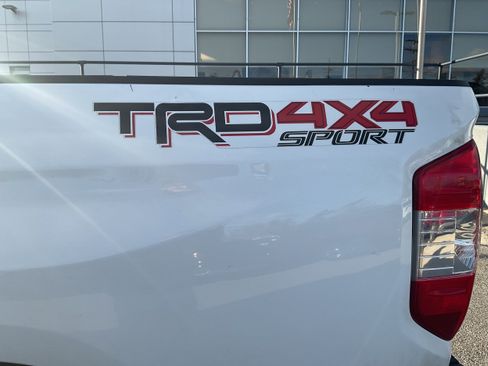 Used 2018 Toyota Tundra SR5 image 3