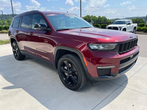 Used 2024 Jeep Grand Cherokee L Limited w/ Black Appearance Package AWD/4WD image 31