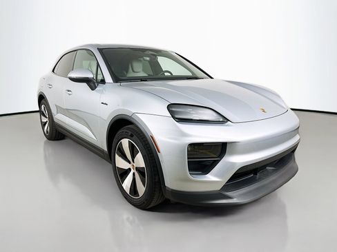 Used 2025 Porsche Macan 4 Electric AWD/4WD image 3