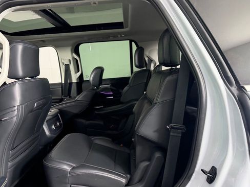 Used 2025 Ford Expedition Platinum AWD/4WD image 37